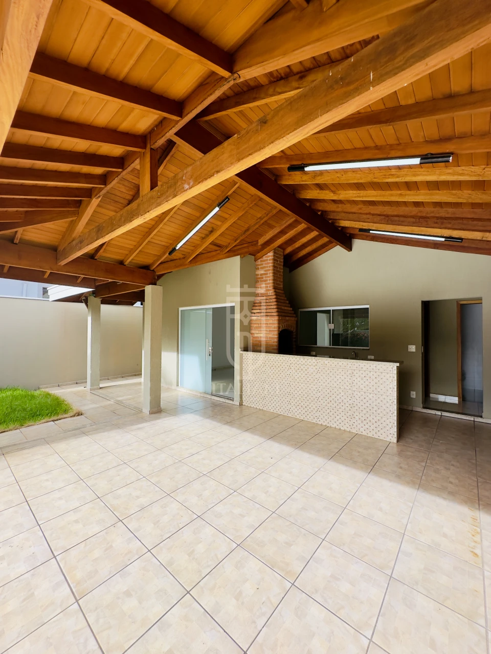 Imagens do imóveis Cassa Térrea espaçosa com 3 quartos sendo 1 suíte e área de lazer.