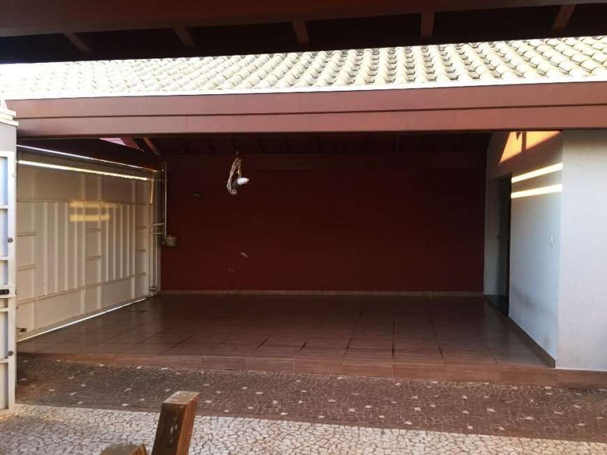 Imagens do imóveis Casa Térrea com 3 quartos e churrasqueira e 2 vagas cobertas em Ótima Localização no Residencial do Bosque, Mogi Mirim, SP