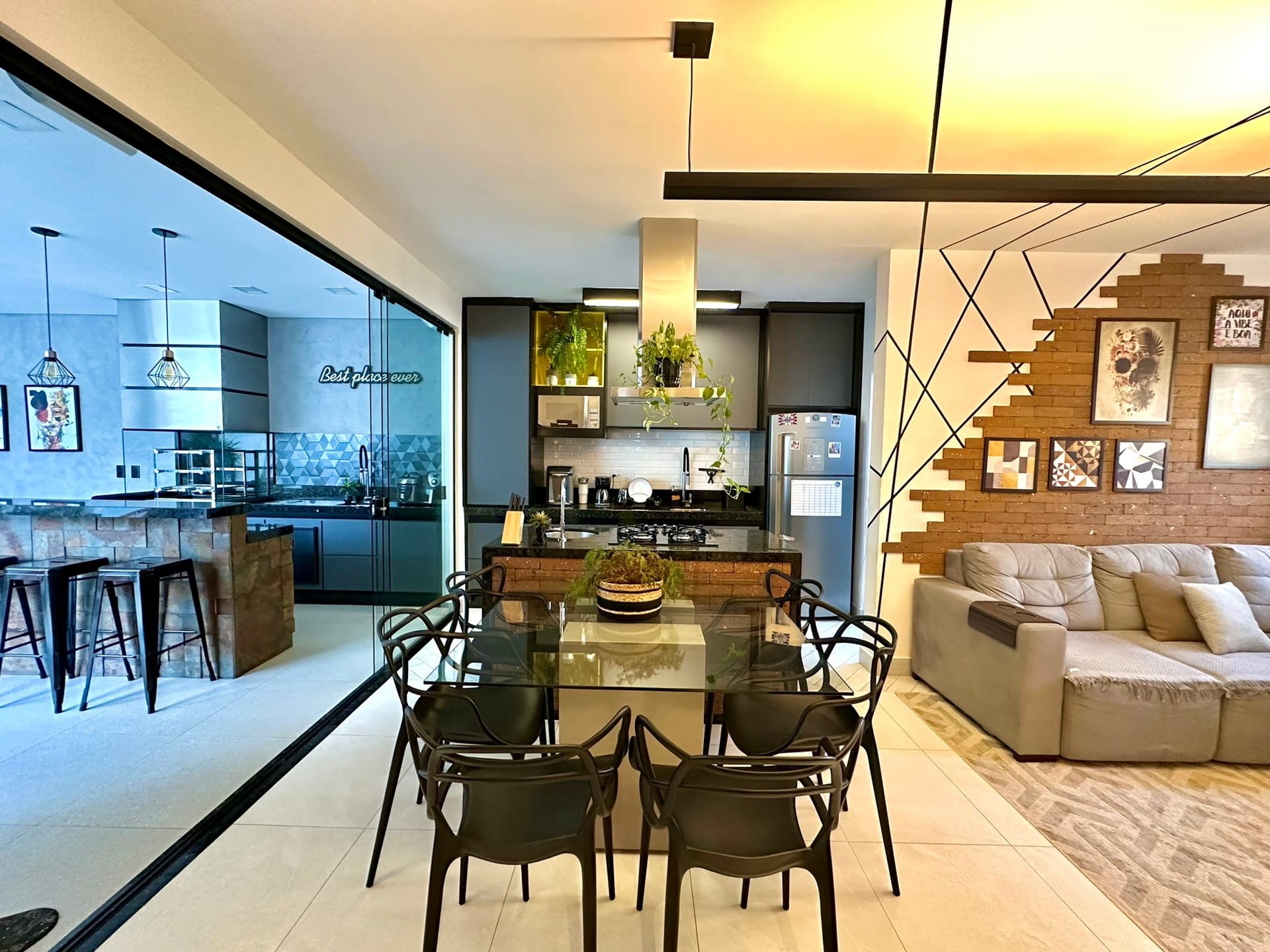 Imagens do imóveis Casa Térrea com Área Gourmet Próxima ao Shopping no Condomínio Residencial Villagio Santa Cruz em Mogi Mirim, SP