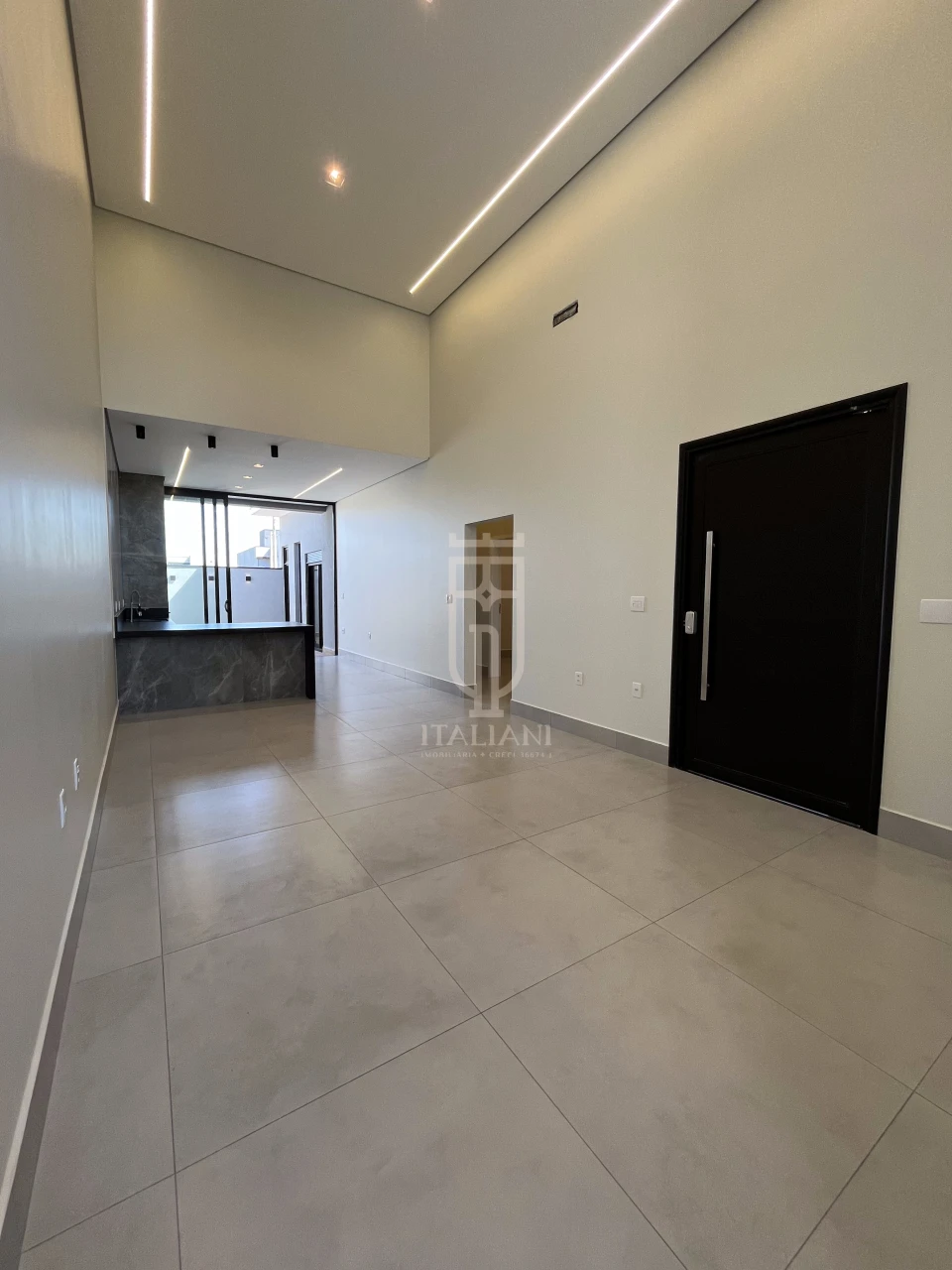 Imagens do imóveis Casa Térrea Com Pé Direito Alto E Piscina Alto Padrão