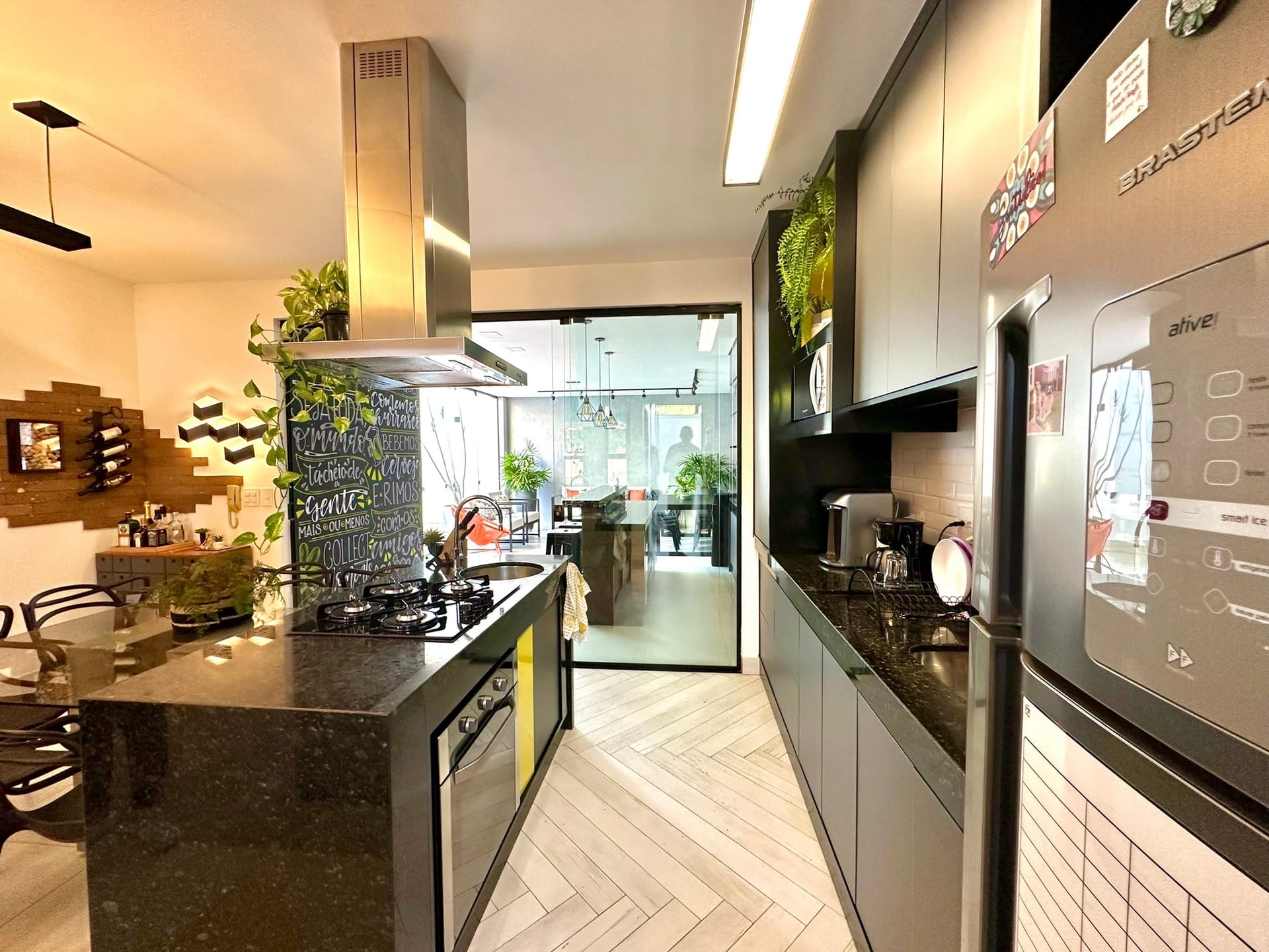 Imagens do imóveis Casa Térrea com Área Gourmet Próxima ao Shopping no Condomínio Residencial Villagio Santa Cruz em Mogi Mirim, SP