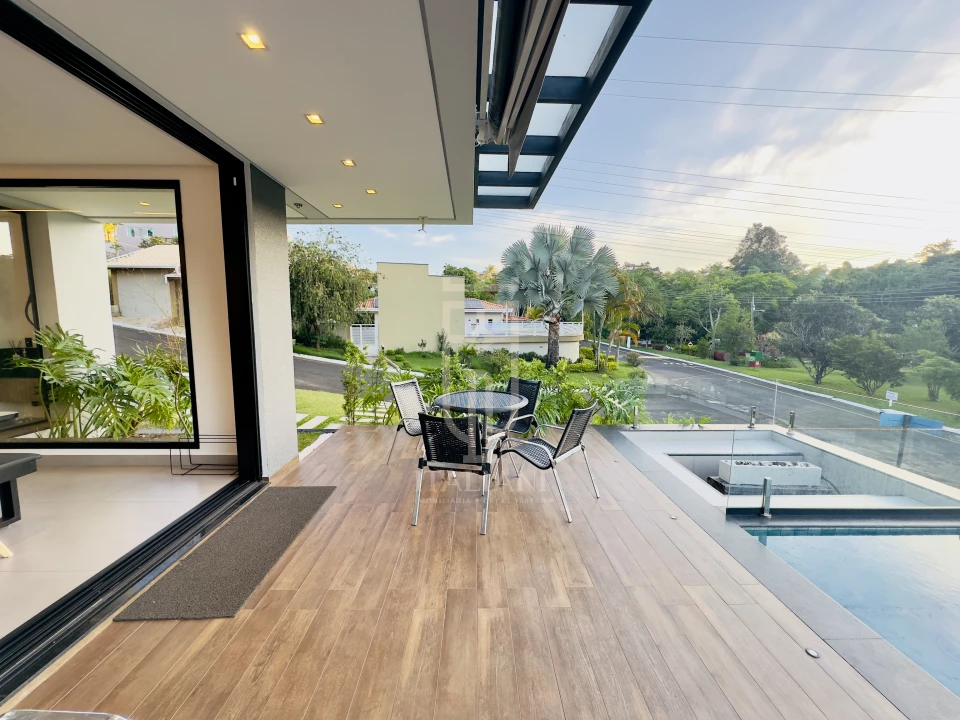 Imagens do imóveis Casa De Alto Padrão Com 4 Suítes E Piscina Em Condomínio