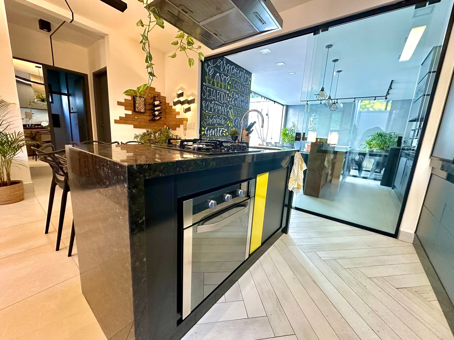 Imagens do imóveis Casa Térrea com Área Gourmet Próxima ao Shopping no Condomínio Residencial Villagio Santa Cruz em Mogi Mirim, SP