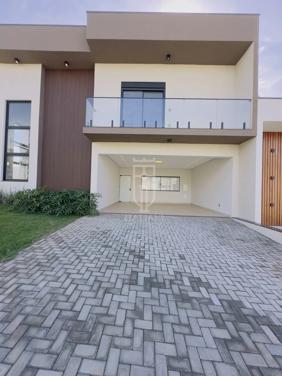 Imagens do imóveis Casa Com 3 Suítes E Area De Lazer Com Piscina No Morro Vermelho 2