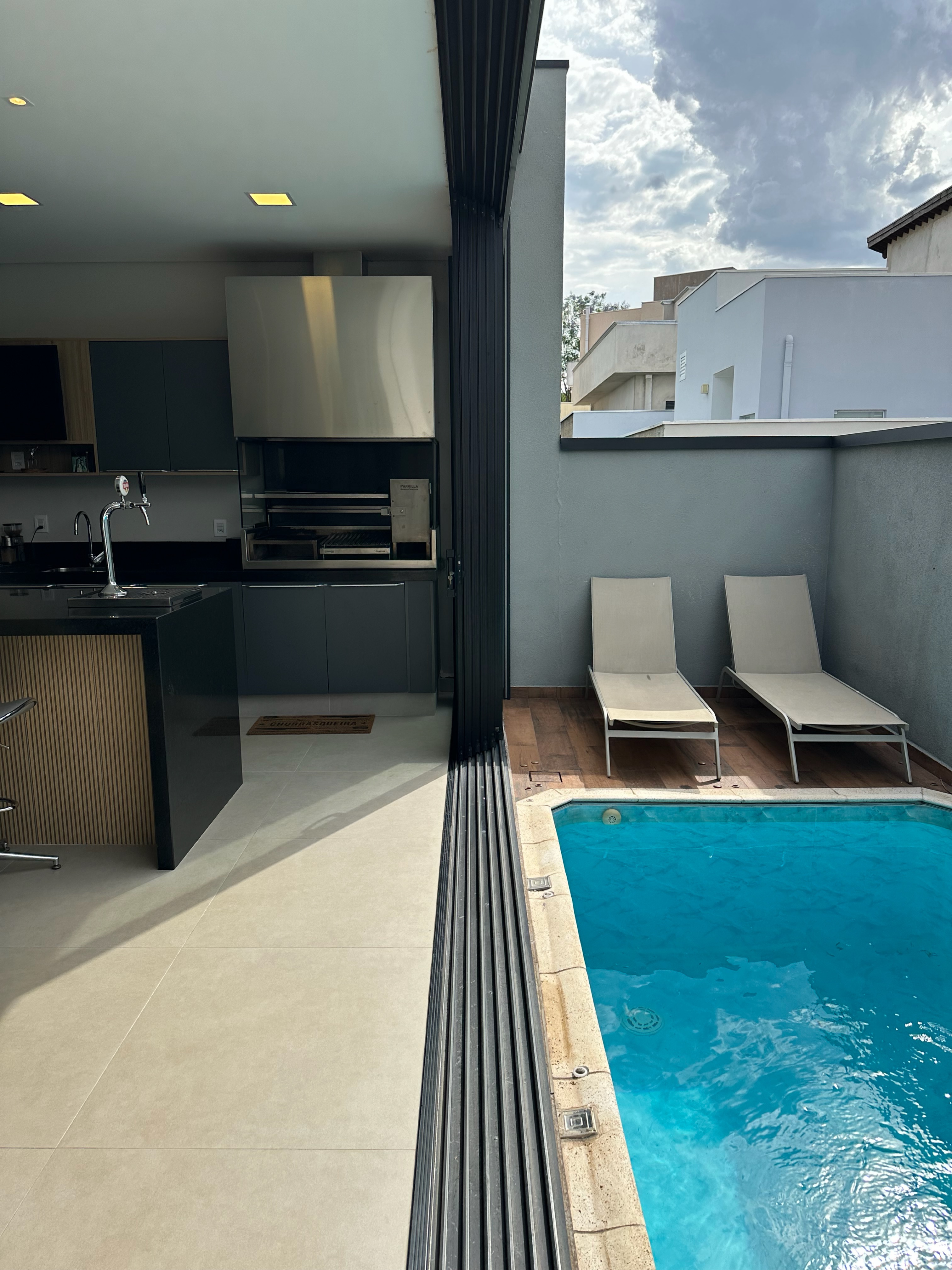 Imagens do imóveis Casa térrea com piscina em condomínio à Venda, Residencial Portal do Lago, Mogi Mirim, SP