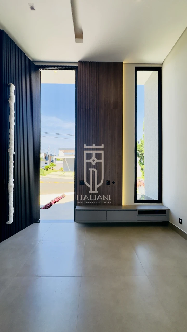 Imagens do imóveis Casa Nova com Três Suítes e Piscina no Condomínio Portal Do Lago à Venda em Mogi Mirim