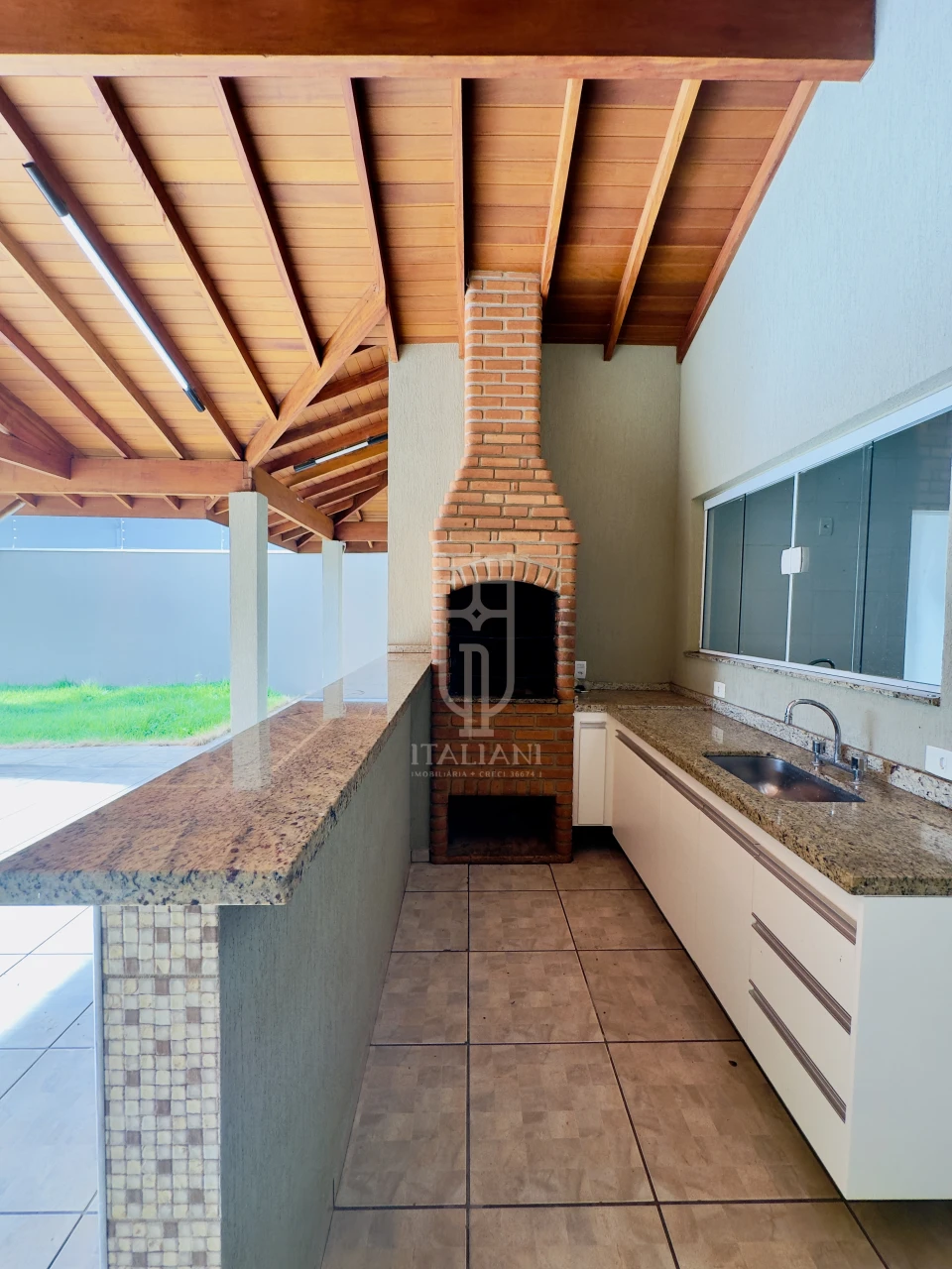 Imagens do imóveis Cassa Térrea espaçosa com 3 quartos sendo 1 suíte e área de lazer.