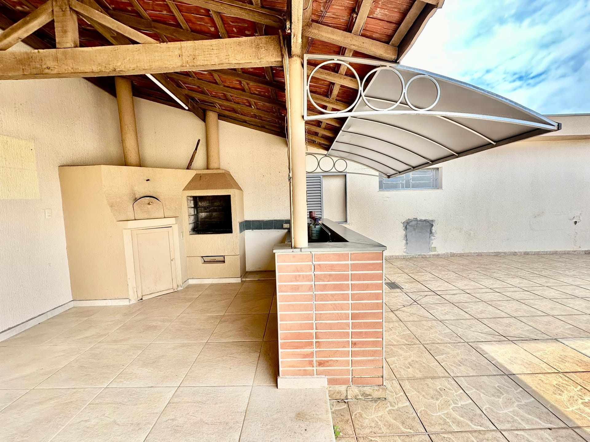 Imagens do imóveis Casa terrea com 3 três suítes piscina e área de lazer à venda, bairro Saúde, próximo ao fórum Mogi Mirim, SP