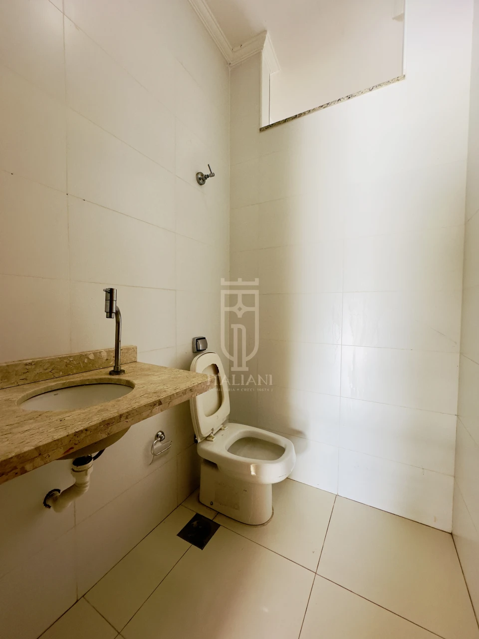 Imagens do imóveis Cassa Térrea espaçosa com 3 quartos sendo 1 suíte e área de lazer.