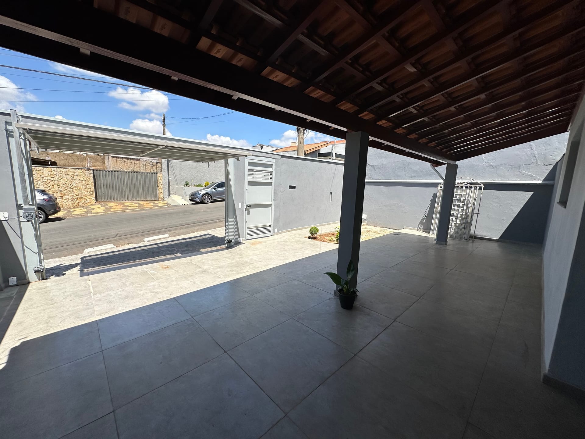 Imagens do imóveis Casa Térrea Com Três Quartos sendo Duas Suítes Jardim Longato Mogi Mirim SP