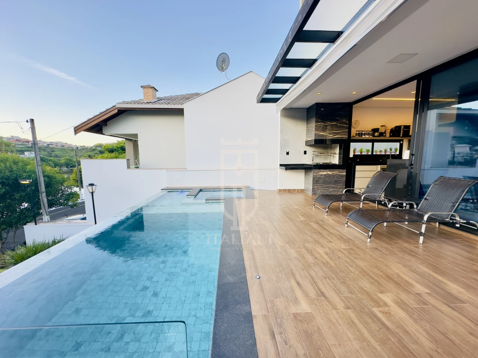 Imagens do imóveis Casa De Alto Padrão Com 4 Suítes E Piscina Em Condomínio