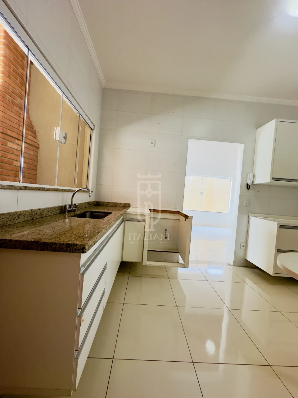 Imagens do imóveis Cassa Térrea espaçosa com 3 quartos sendo 1 suíte e área de lazer.