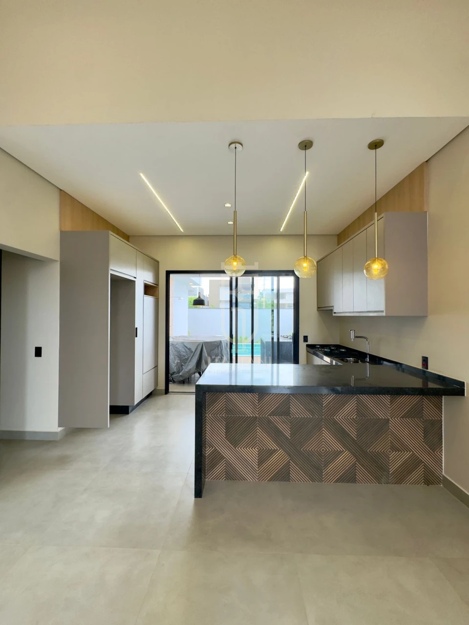 Imagens do imóveis Casa Térrea Em Condomínio com 3 Suítes E Piscina
