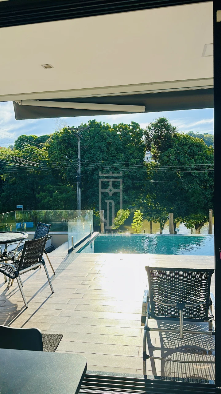 Imagens do imóveis Casa De Alto Padrão Com 4 Suítes E Piscina Em Condomínio