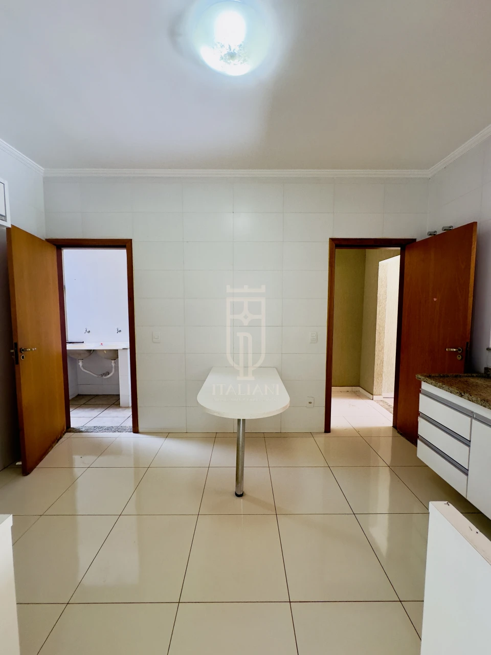 Imagens do imóveis Cassa Térrea espaçosa com 3 quartos sendo 1 suíte e área de lazer.