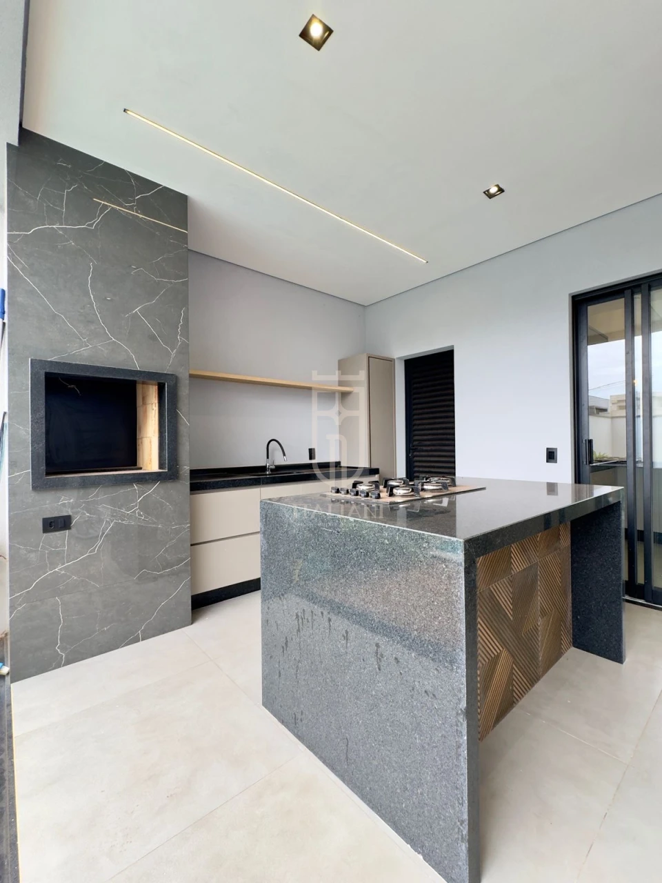 Imagens do imóveis Casa Térrea Em Condomínio com 3 Suítes E Piscina