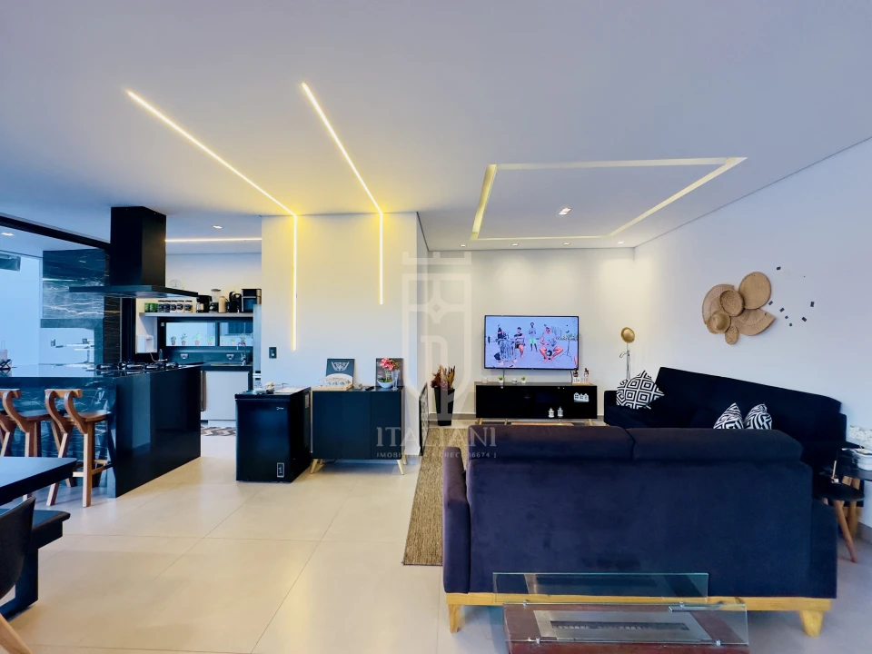 Imagens do imóveis Casa De Alto Padrão Com 4 Suítes E Piscina Em Condomínio