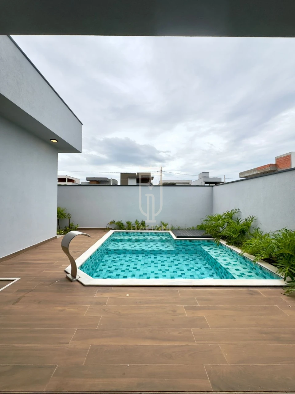 Imagens do imóveis Casa Térrea Em Condomínio com 3 Suítes E Piscina