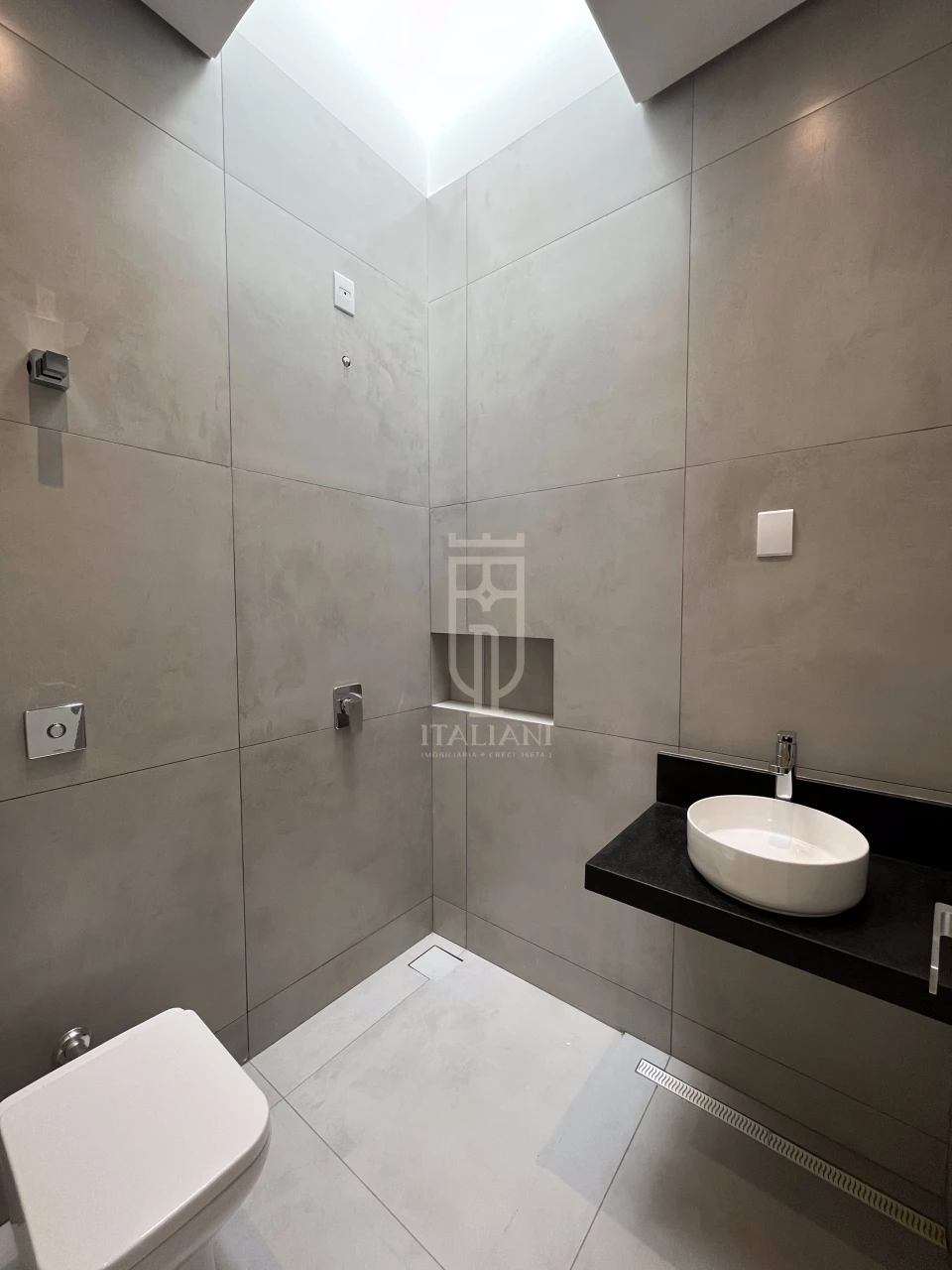 Imagens do imóveis Casa Térrea Com Pé Direito Alto E Piscina Alto Padrão