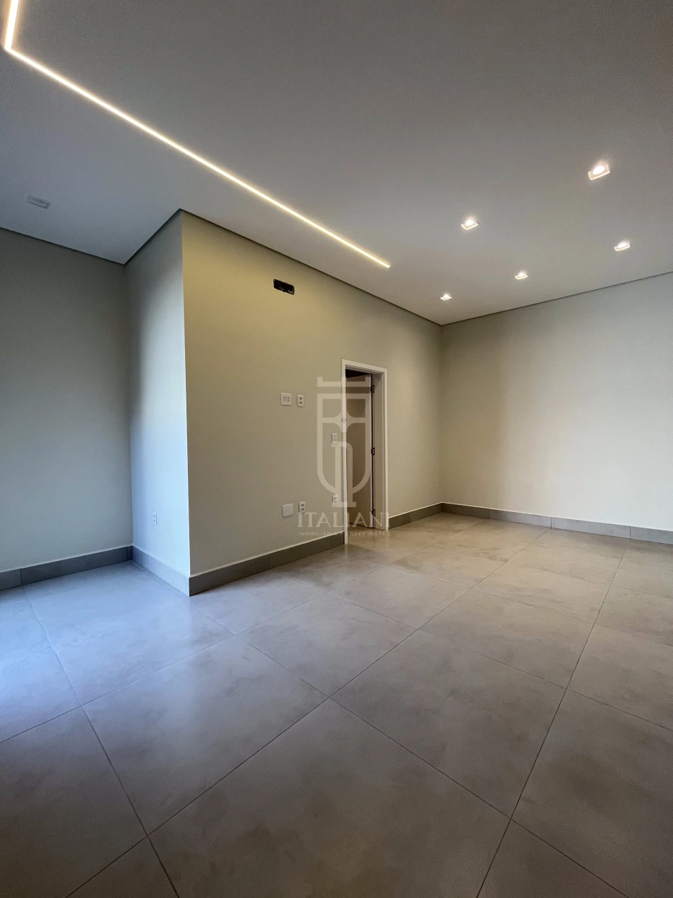 Imagens do imóveis Casa Térrea Com Pé Direito Alto E Piscina Alto Padrão