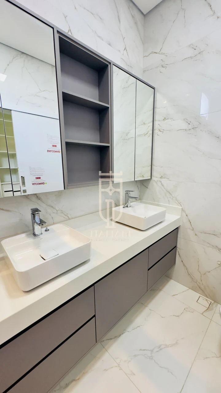 Imagens do imóveis Casa Nova com Três Suítes e Piscina no Condomínio Portal Do Lago à Venda em Mogi Mirim