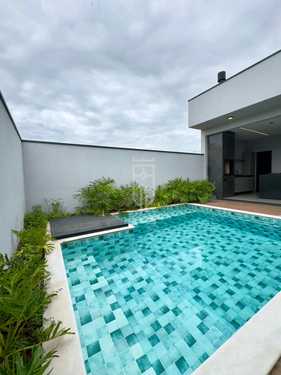 Imagens do imóveis Casa Térrea Em Condomínio com 3 Suítes E Piscina