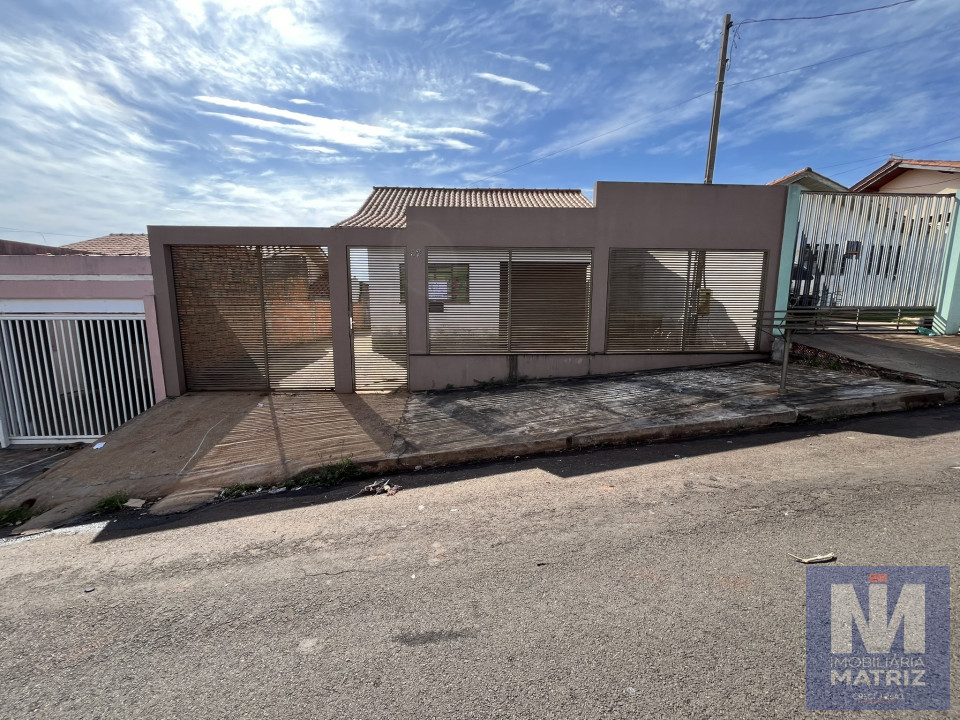 CASA COM 3 QUARTOS - JD CASAROTO