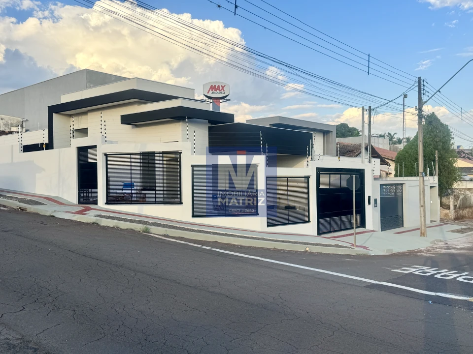 Casa com 3 dormitórios à Venda, 157m² por R$ 1.4000.000,00 - Jd. Vila Rica - Cambé/PR