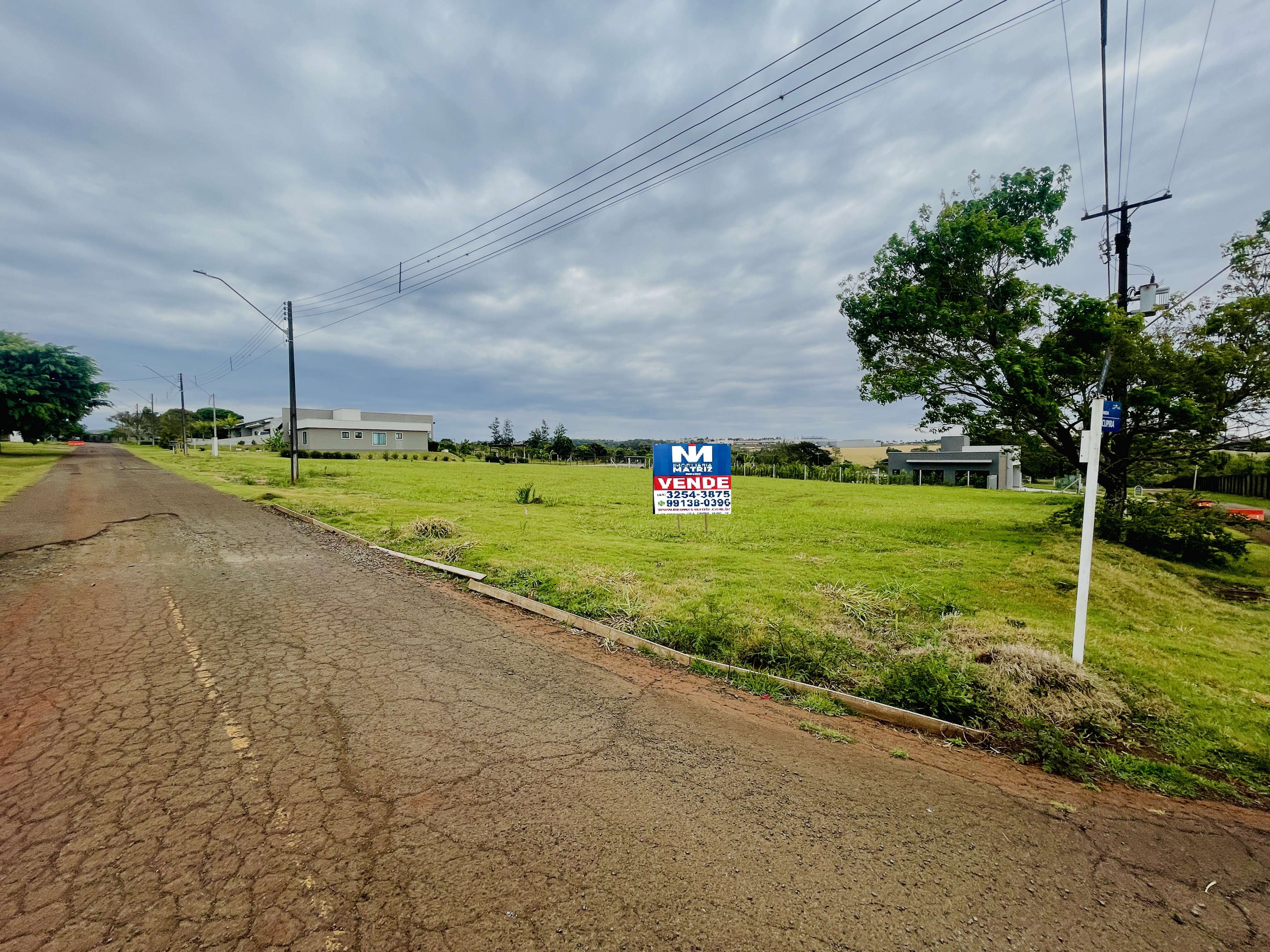 TERRENO EM CONDOMÍNIO FECHADO