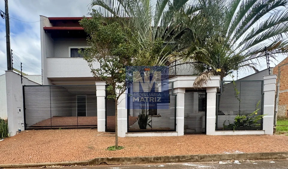 Sobrado à Venda no Jd. Cidade Verde em Cambé