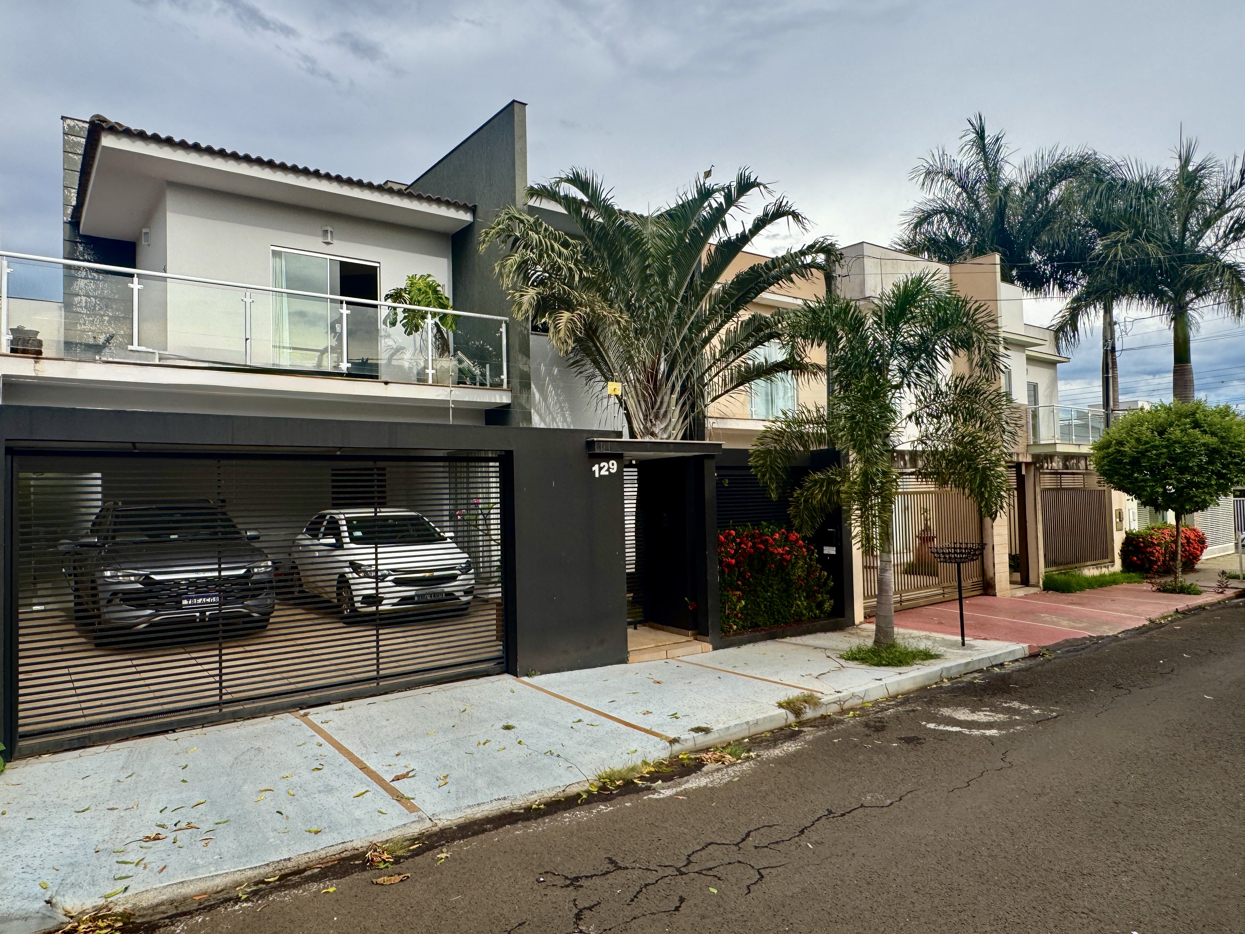 Sobrado para Venda em Cambé