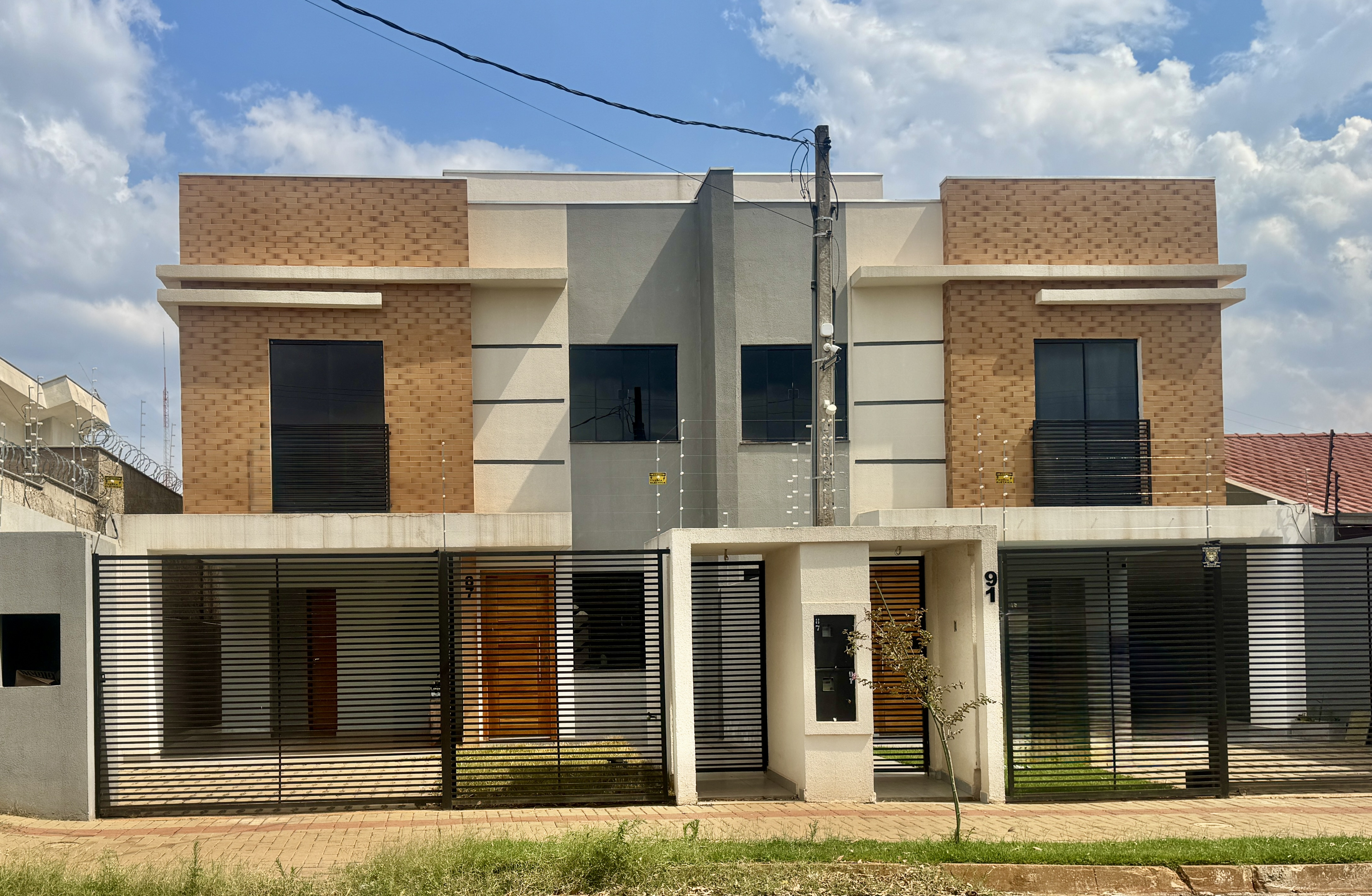 SOBRADO PARA VENDA NO JD. COLUMBIA EM LONDRINA PR.