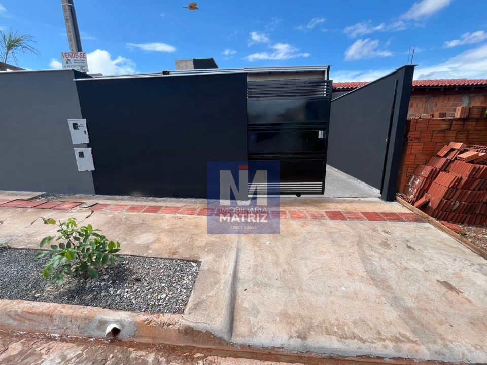 CASA GEMINA A VENDA - JD PARANÁ