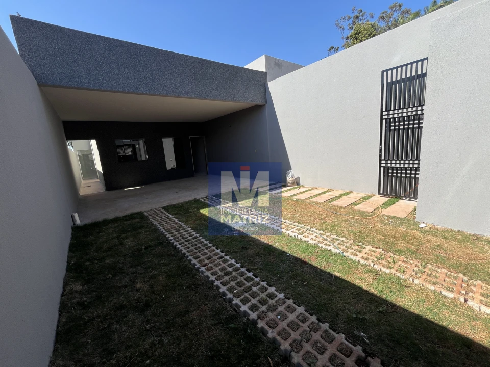 CASA GEMINADA 2 QUARTOS ( SENDO 1 SUÍTE )