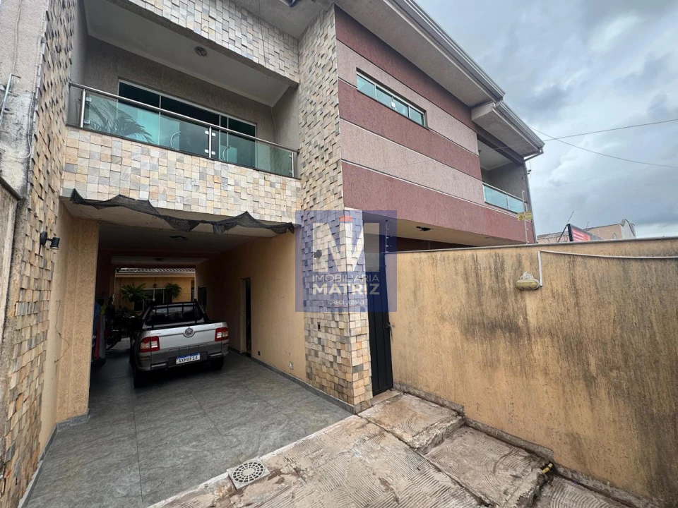 LINDA CASA A VENDA - 4 QUARTOS