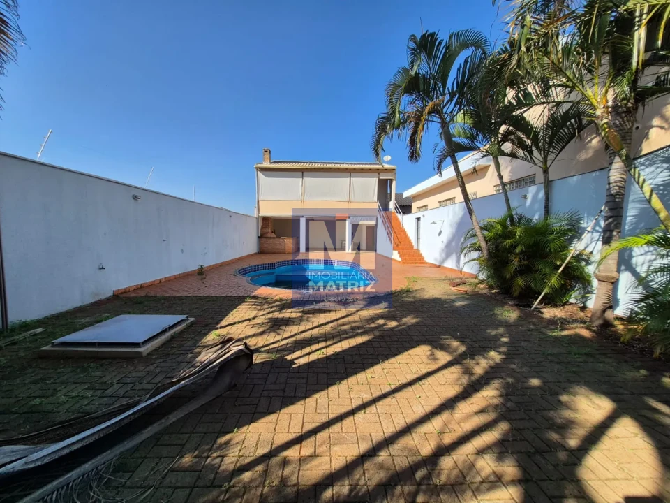 Casa | Espaço com piscina para Locação