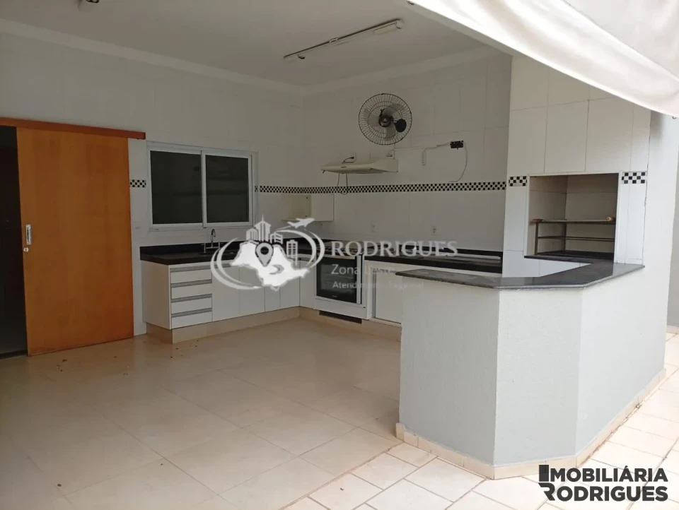 EXCELENTE CASA NO CONDOMINIO VILLAGE DAHMA II