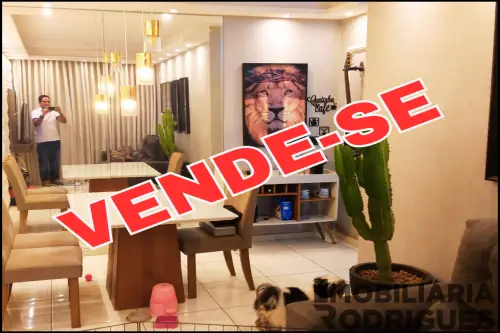 VENDE-SE APARTAMENTO EM EXCELENTE LOCALIZAÇÃO