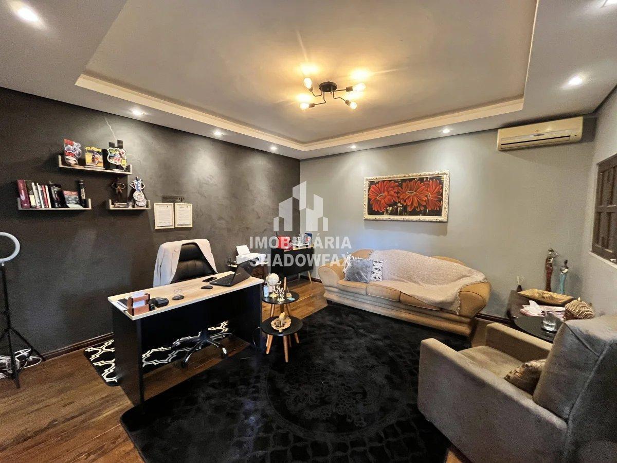 Casa com 4 quartos, 400m², à venda em Dourados, Portal