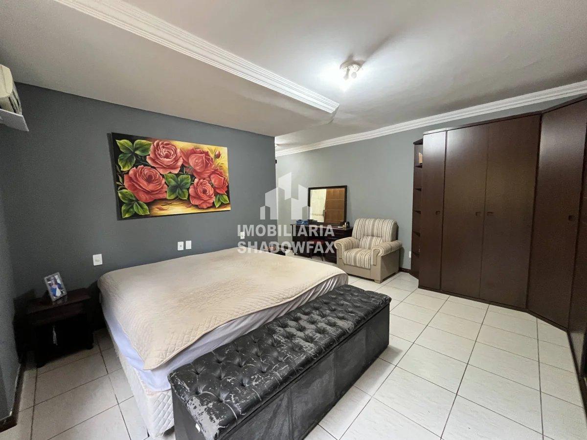 Casa com 4 quartos, 400m², à venda em Dourados, Portal