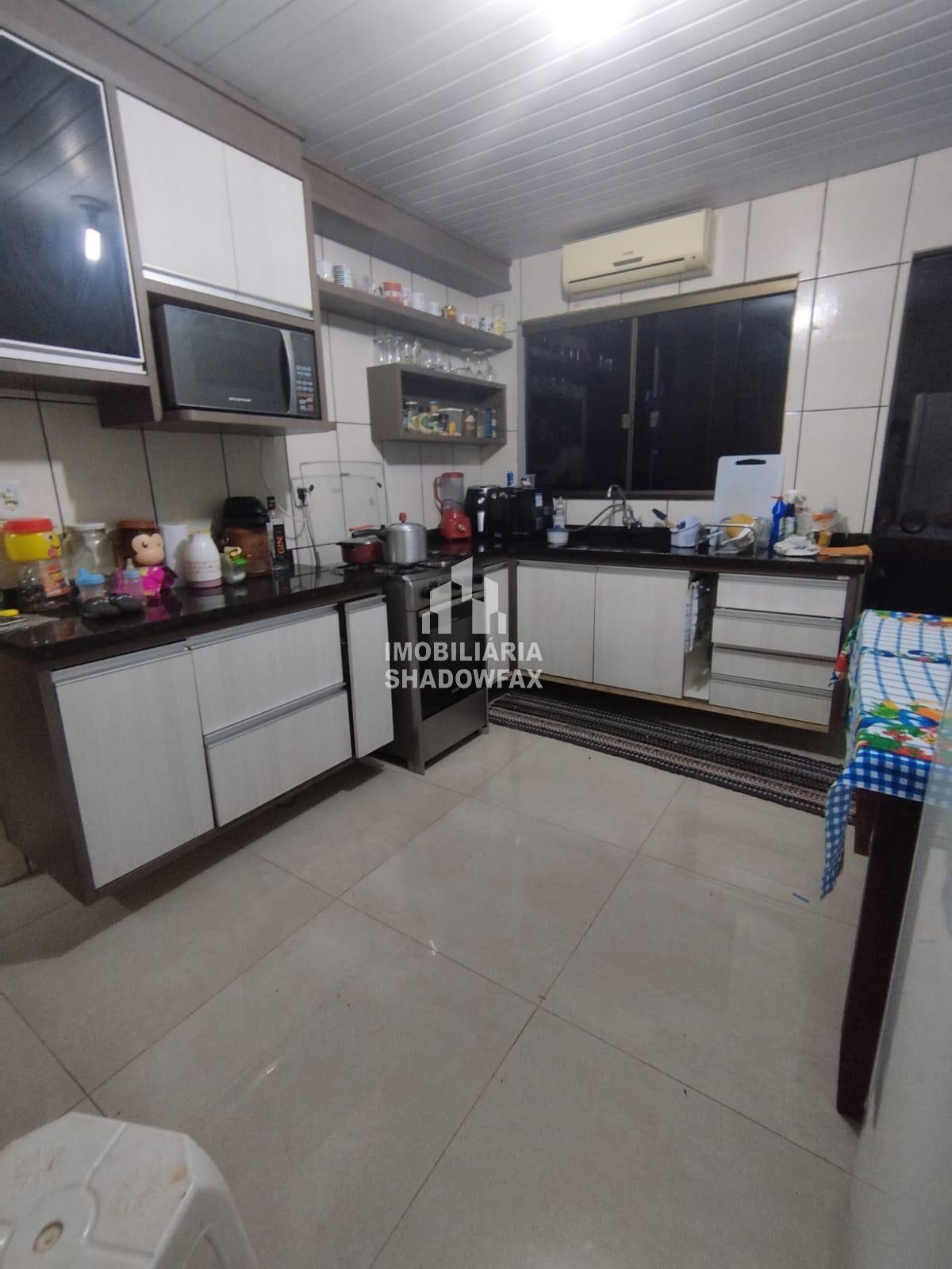 Casa com 2 quartos, 179m², à venda