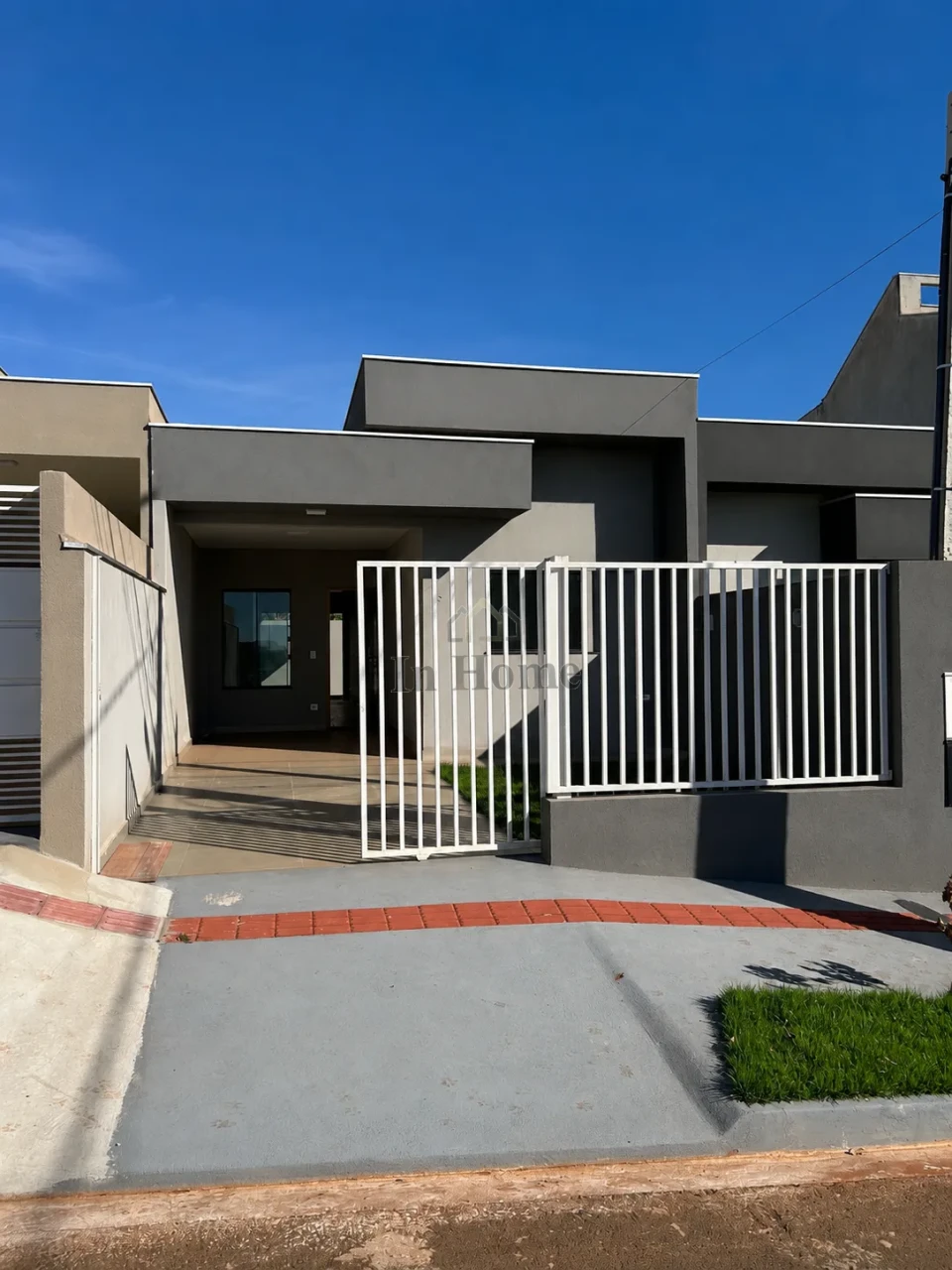 Excelente casa com 2 dormitórios um suíte e Churarsqueira