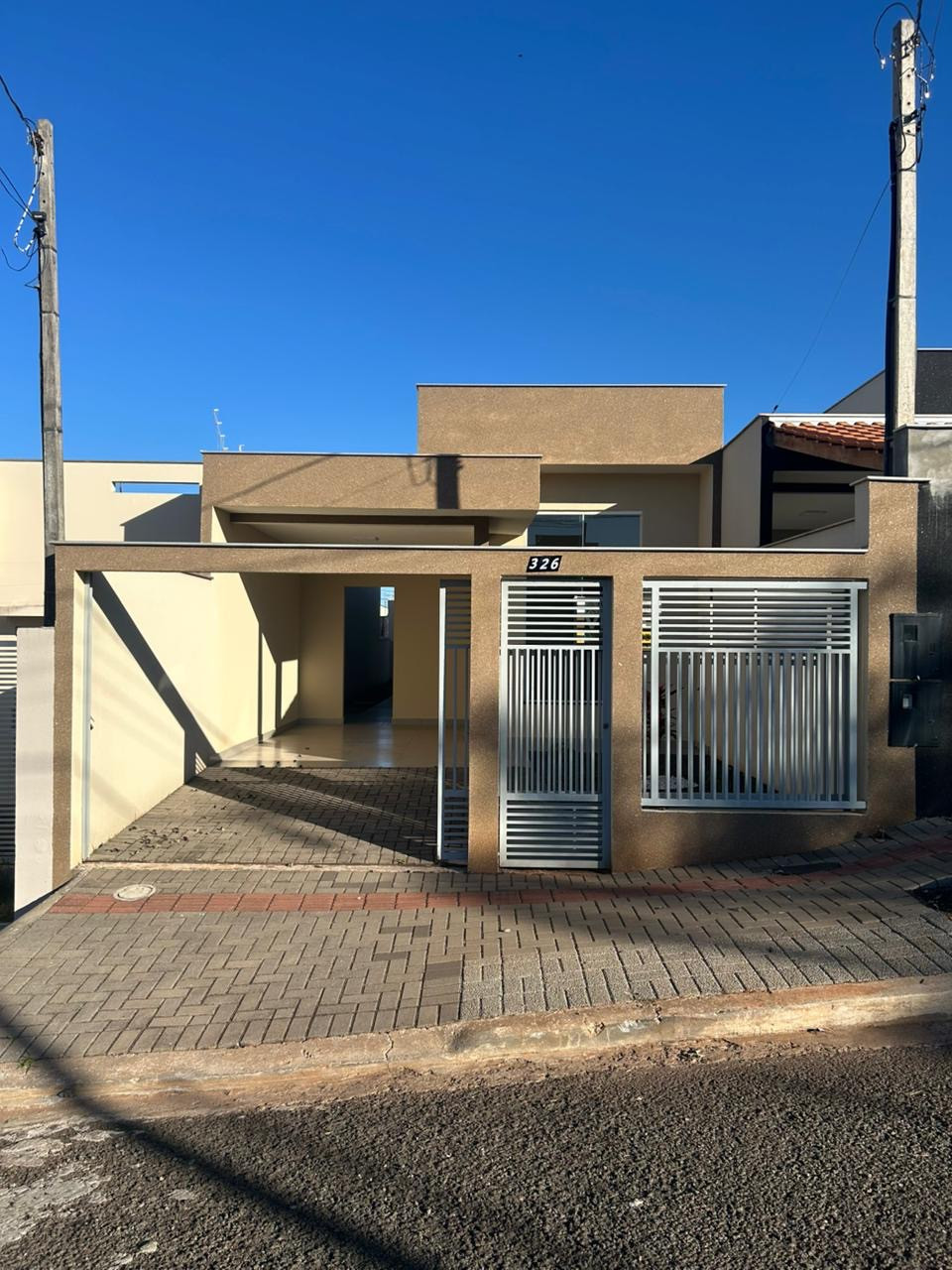 Casa com 3 dormitórios, sendo um suíte Á Venda Jardim Espanha Cambé