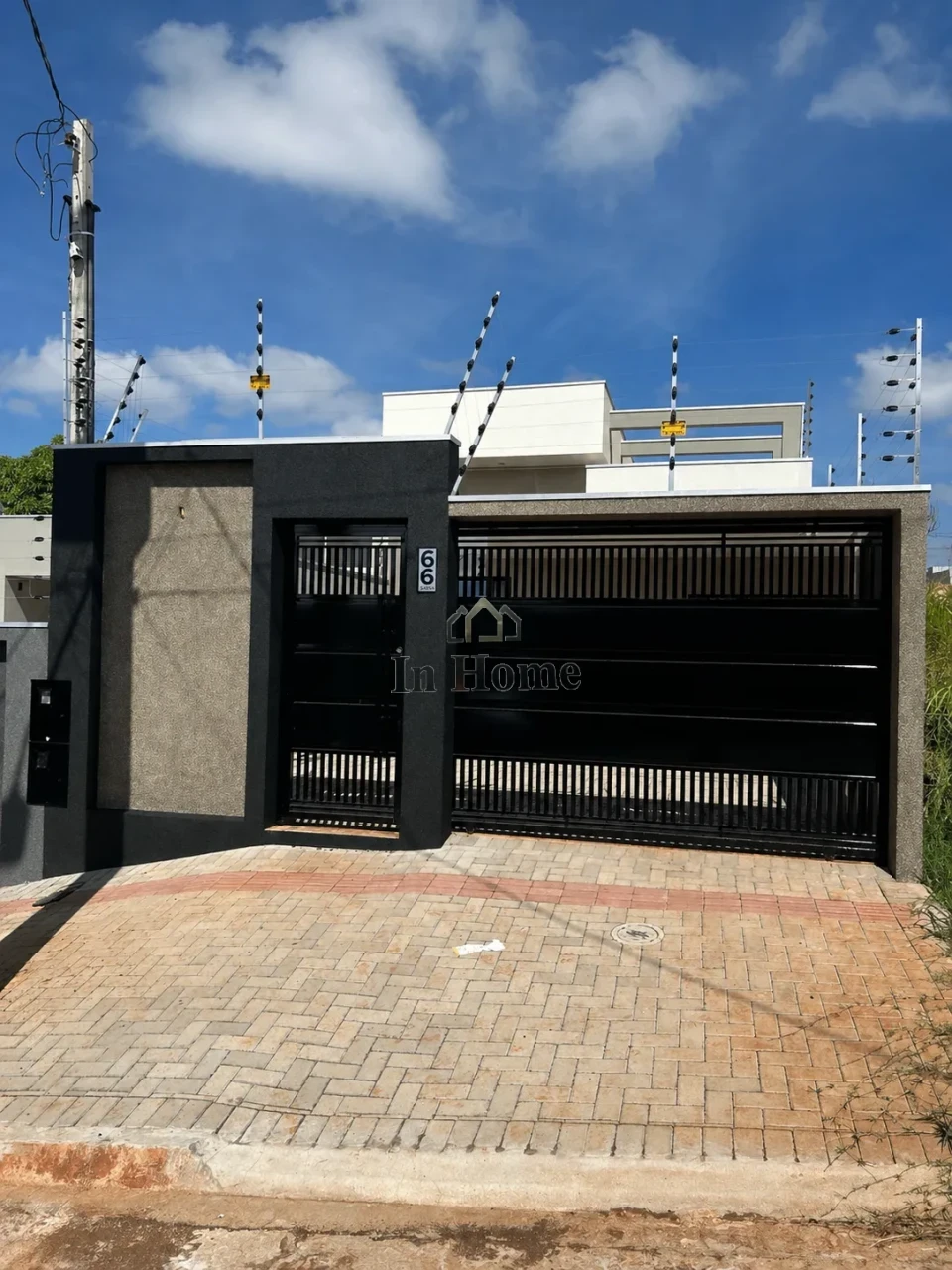 Linda casa, nova, com 3 dormitórios sendo um suíte.