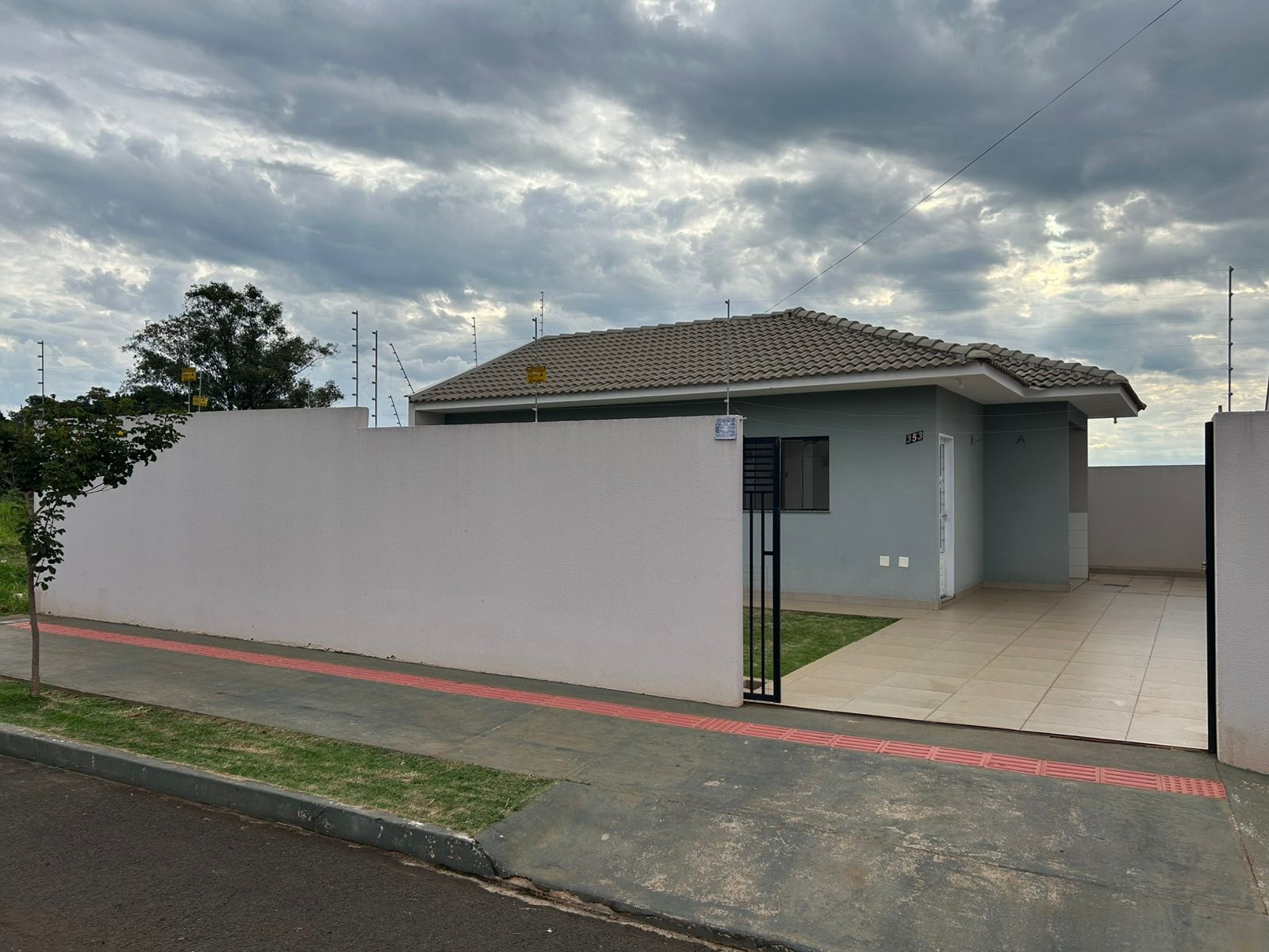 Casa com quintal no Jardim Liberdade em Cambé