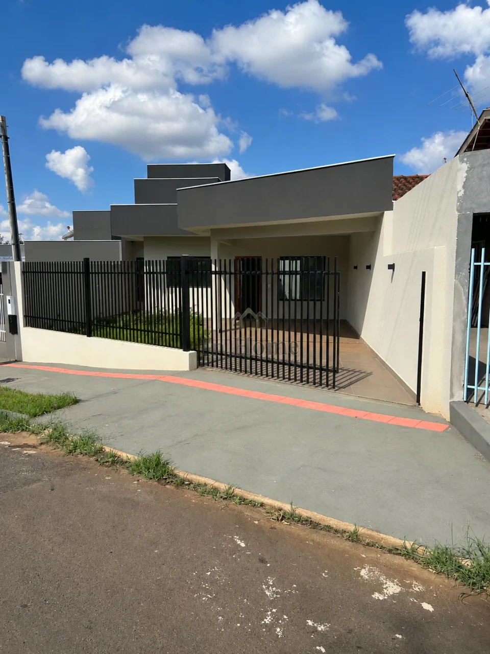 Casa com 3 DORMITÓRIOS sendo um SUÍTE no Jardim Santa Clara em Cambé
