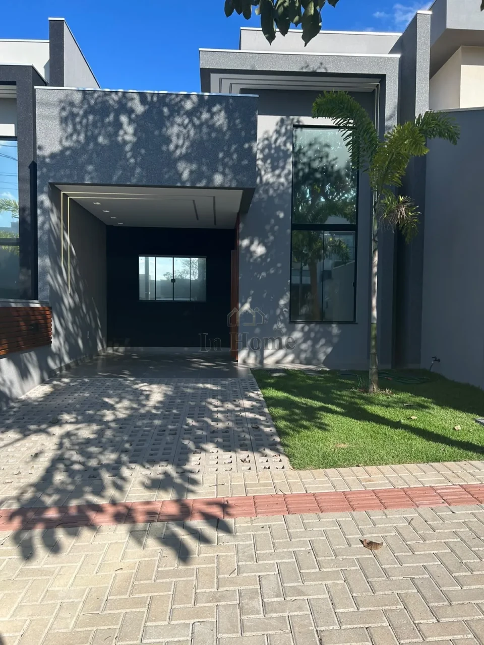 Linda casa em Condomínio fechado com 3 dormitórios sendo um suíte