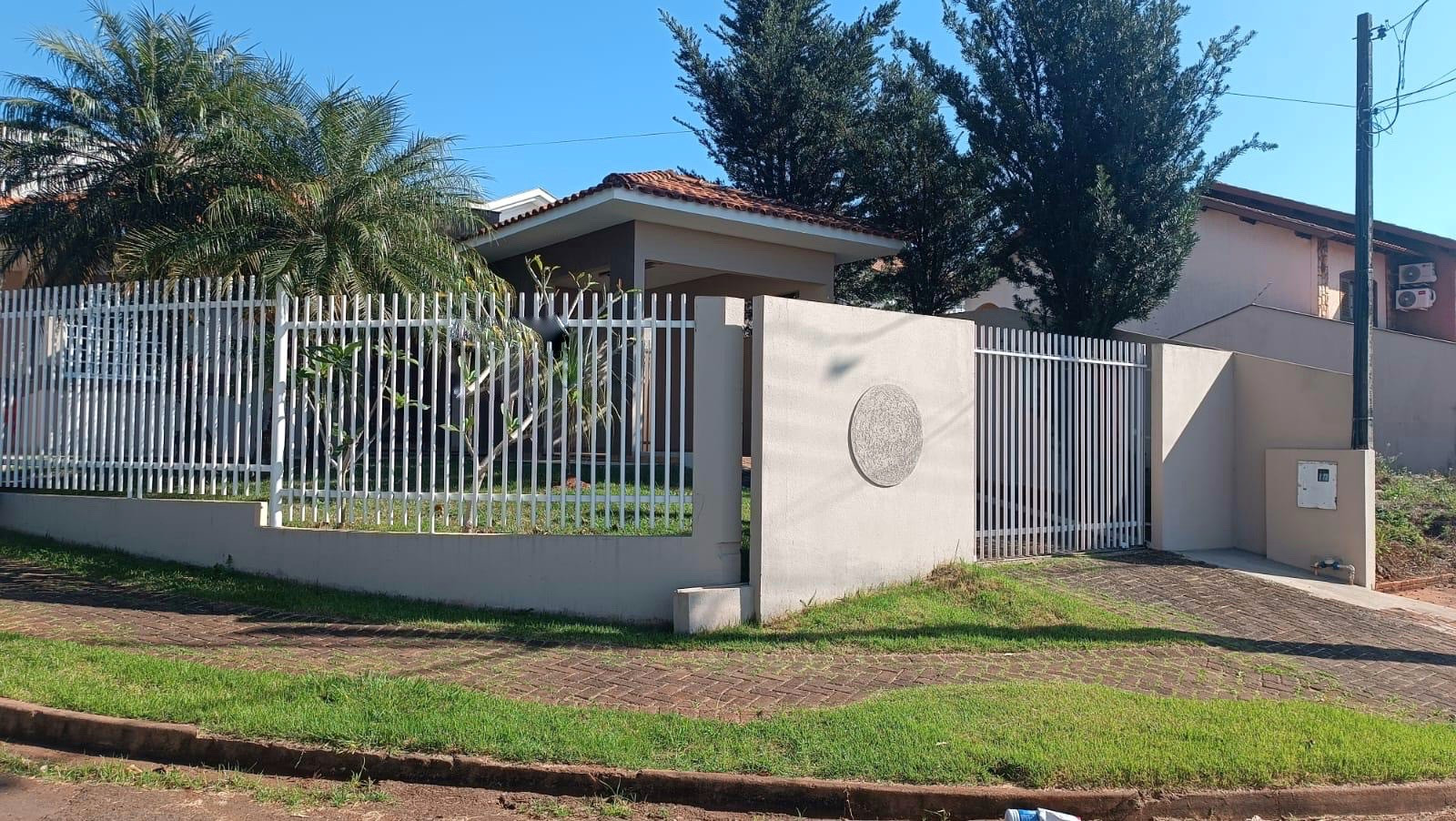 LInda casa com hidromassagem e cozinha planejada  à venda Parque Osvaldo Sella em Cambé