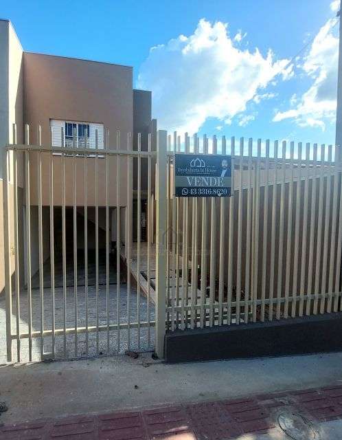 Sobrado com 03 dormitórios sendo um suíte, e espaço nos fundos na zona norte de Londrina