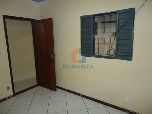 Casa à venda na Rua Inácio Tavares Leite, 24
